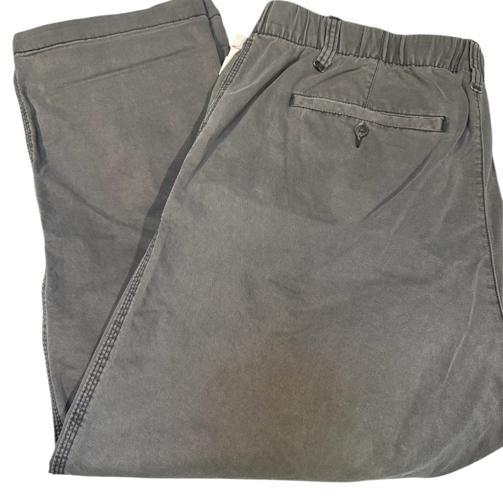 Versatile Gray Chinos with Elastic Waistband and Relaxed Fit